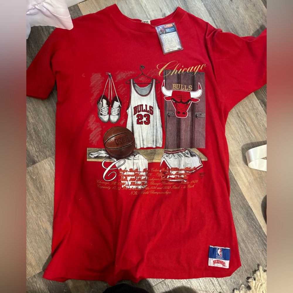 NWT vintage Nutmeg Chicago Bulls shirt